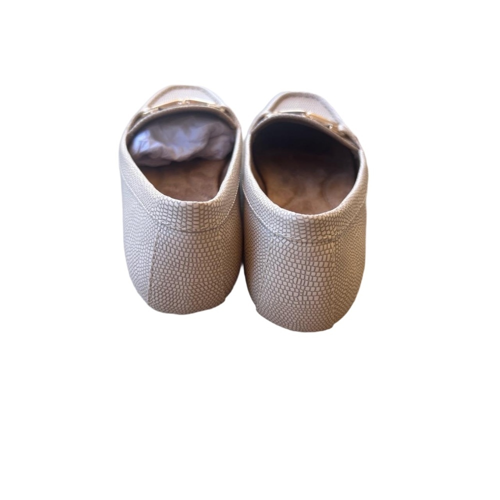 NWT Womens Size 8 Snakeskin Print Loafer Flats Gold Buckle Beige Slip On - Picture 5 of 9